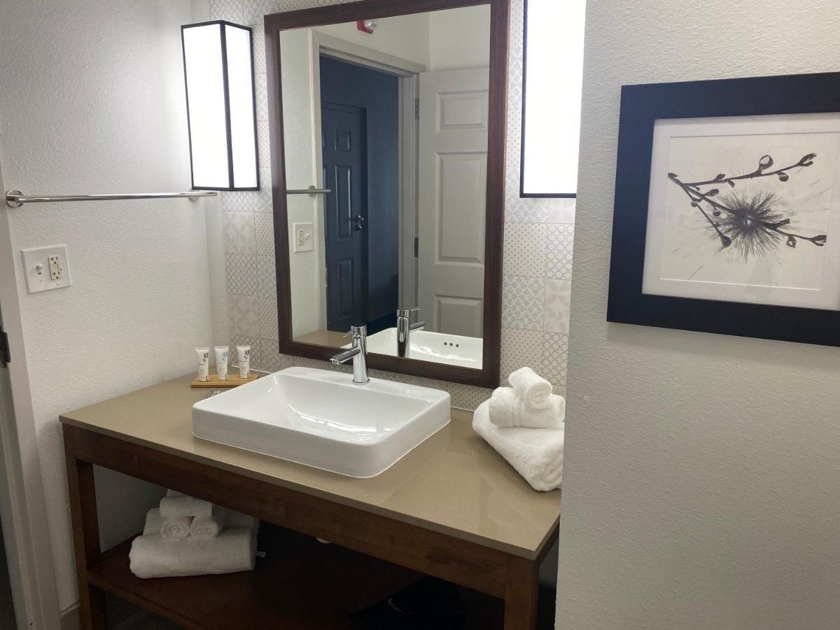 Country Inn & Suites By Radisson, Rj Stadium - Tampa Airport East Экстерьер фото