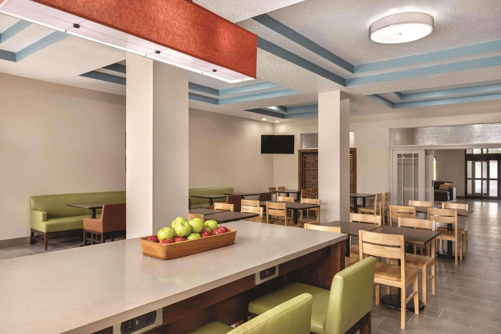 Country Inn & Suites By Radisson, Rj Stadium - Tampa Airport East Экстерьер фото