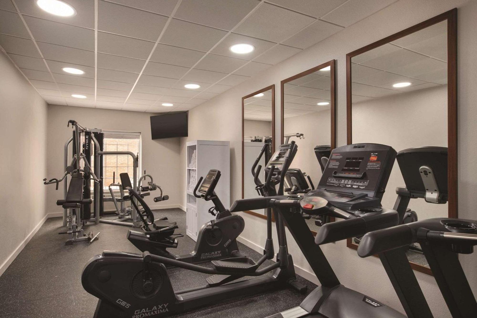 Country Inn & Suites By Radisson, Rj Stadium - Tampa Airport East Экстерьер фото